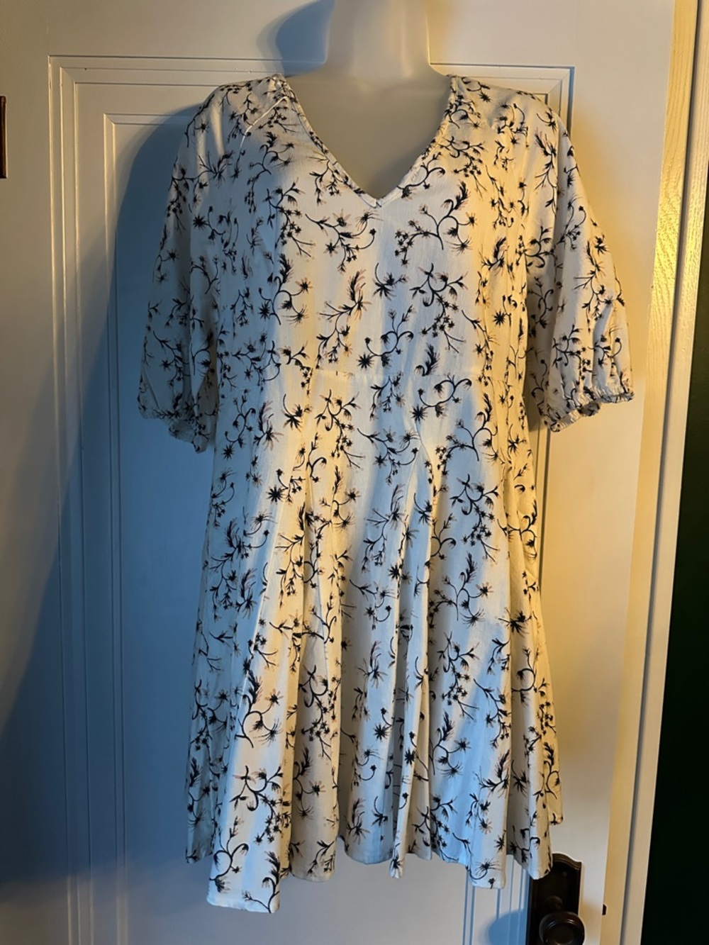 Universal Thread Cream Floral V-Neck Midi Dress